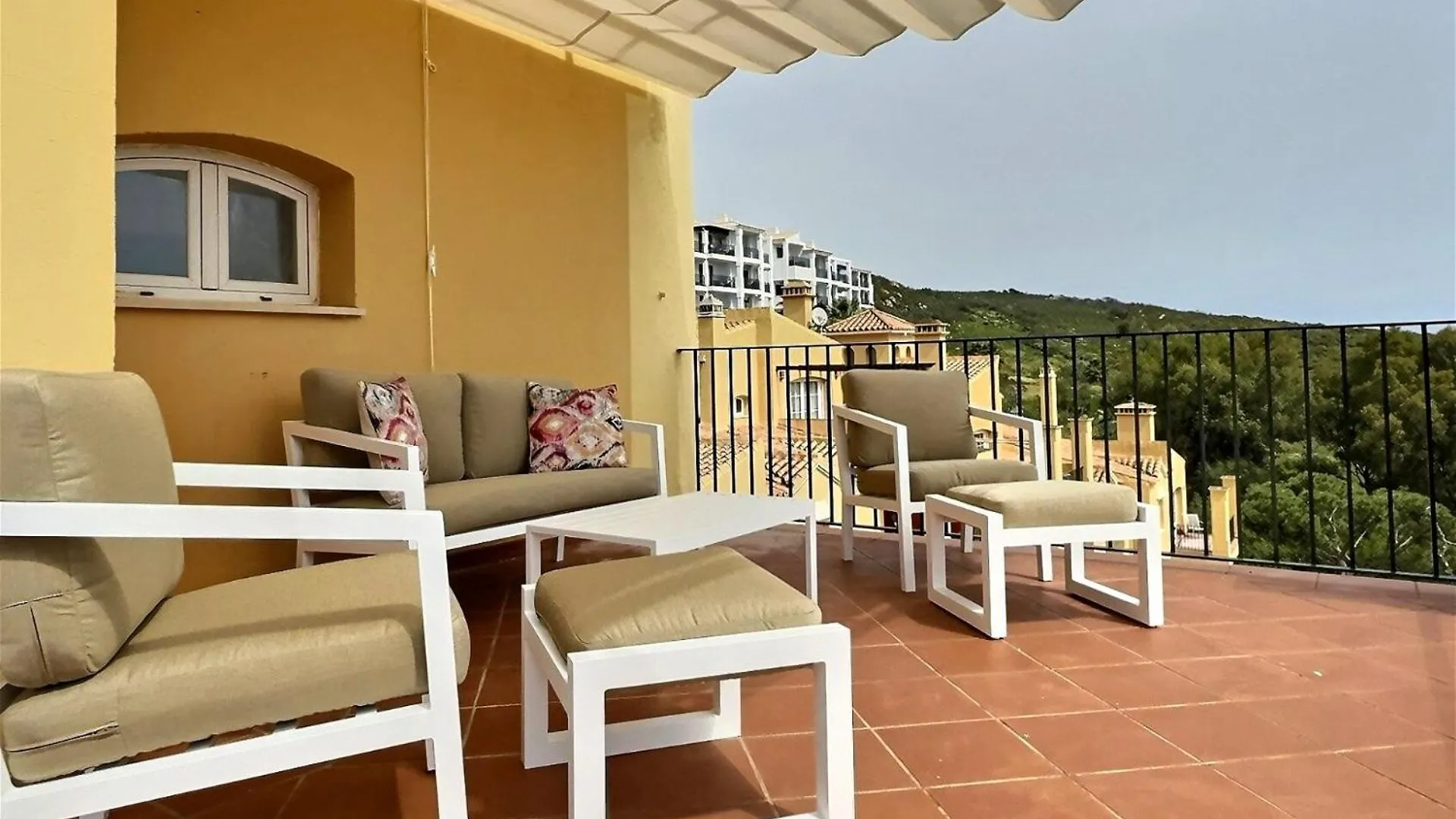 Incredible Sea Views In This Three-Bedroom Penthouse Apartment Sotogrande Espagne